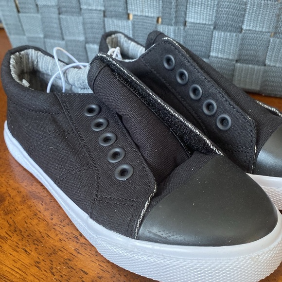 Boys black Cat & Jack slip on tennis shoes - Picture 3 of 3